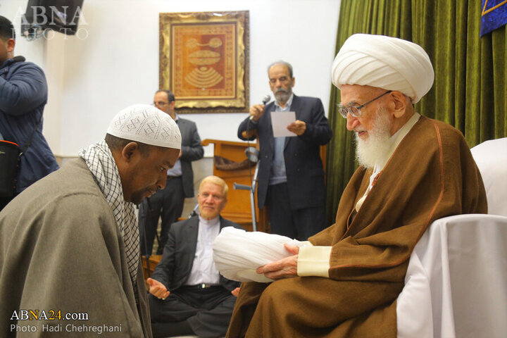 Photos: Turban wearing ceremony held by Grand Ayatollahs on Mid-Sha'ban