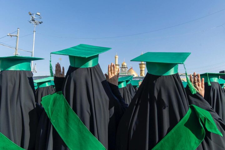 أكثر من 4000 طالبة يرددن قسم التخرج وعهد الولاء عند مرقد أبي الفضل العباس (عليه السلام)