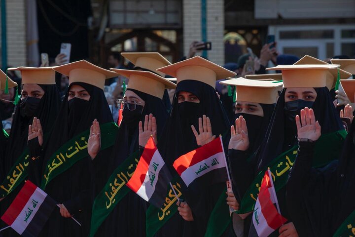 أكثر من 4000 طالبة يرددن قسم التخرج وعهد الولاء عند مرقد أبي الفضل العباس (عليه السلام)
