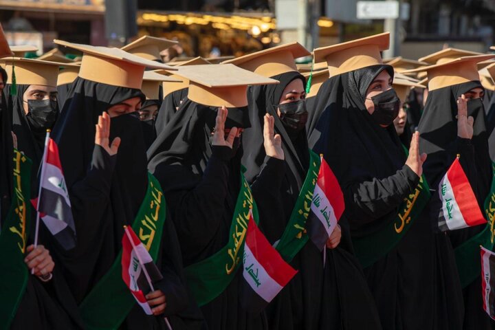أكثر من 4000 طالبة يرددن قسم التخرج وعهد الولاء عند مرقد أبي الفضل العباس (عليه السلام)