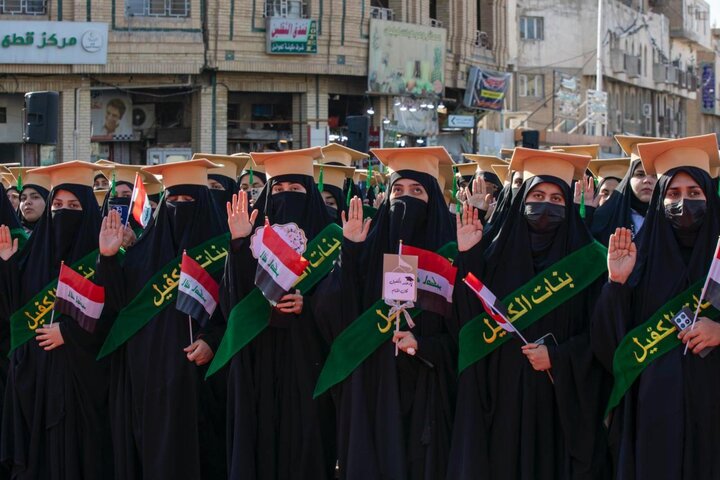 أكثر من 4000 طالبة يرددن قسم التخرج وعهد الولاء عند مرقد أبي الفضل العباس (عليه السلام)