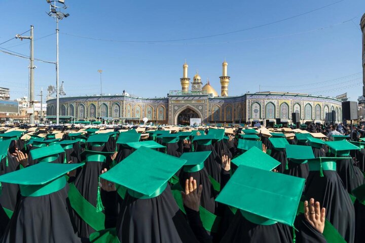 أكثر من 4000 طالبة يرددن قسم التخرج وعهد الولاء عند مرقد أبي الفضل العباس (عليه السلام)