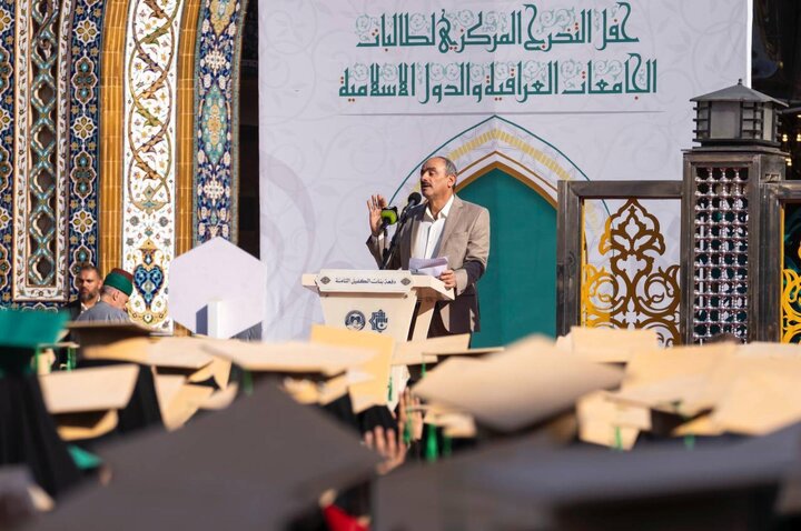 أكثر من 4000 طالبة يرددن قسم التخرج وعهد الولاء عند مرقد أبي الفضل العباس (عليه السلام)