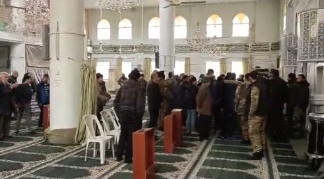 عناصر الجولاني تقتحم مسجد المصطفى التابع لمذهب أهل البيت(ع) عناصر الجولاني تقتحم مسجد المصطفى التابع لمذهب أهل البيت(ع)