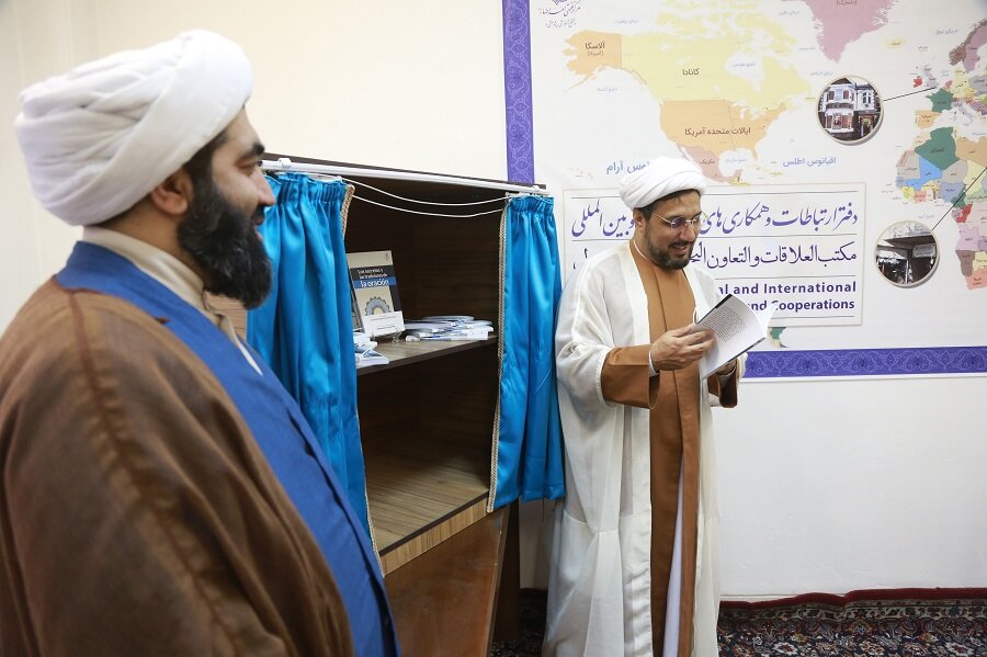 رونمایی از ترجمه اسپانیایی کتاب اسرار و آداب نماز در آستانه ماه مبارک رمضان