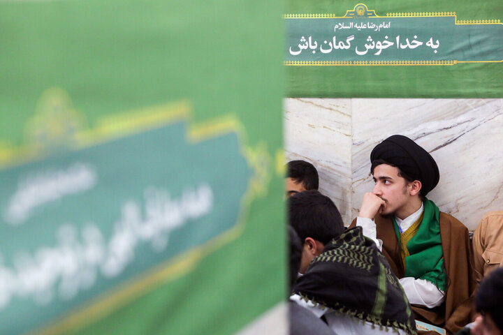 تقرير مصور/ اعتكاف شباب مؤمنين في الأيام الأخيرة من شهر رشعبان بمسجد تابع للحرم الرضوي في مشهد