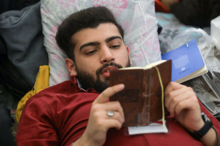 تقرير مصور/ اعتكاف شباب مؤمنين في الأيام الأخيرة من شهر رشعبان بمسجد تابع للحرم الرضوي في مشهد