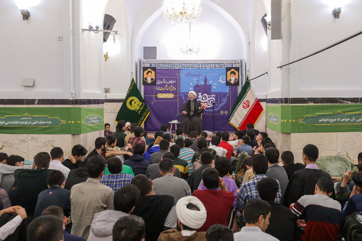 تقرير مصور/ اعتكاف شباب مؤمنين في الأيام الأخيرة من شهر رشعبان بمسجد تابع للحرم الرضوي في مشهد