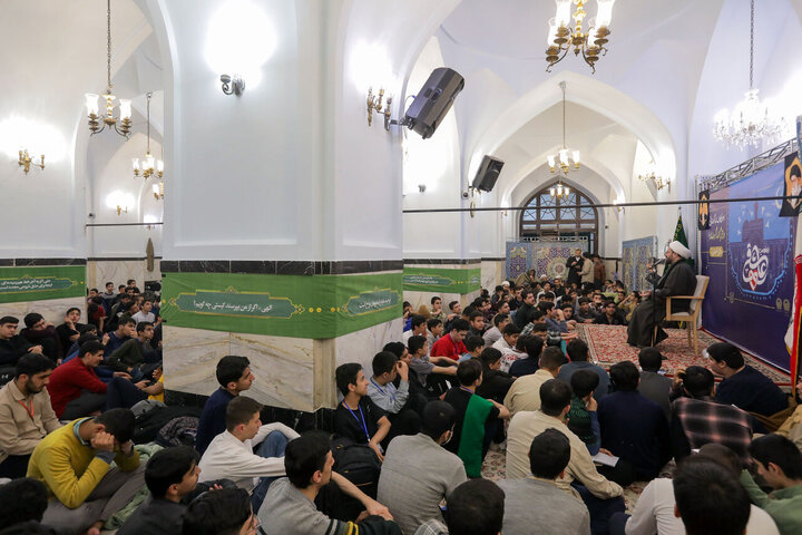 تقرير مصور/ اعتكاف شباب مؤمنين في الأيام الأخيرة من شهر رشعبان بمسجد تابع للحرم الرضوي في مشهد