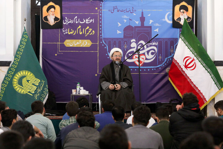 تقرير مصور/ اعتكاف شباب مؤمنين في الأيام الأخيرة من شهر رشعبان بمسجد تابع للحرم الرضوي في مشهد