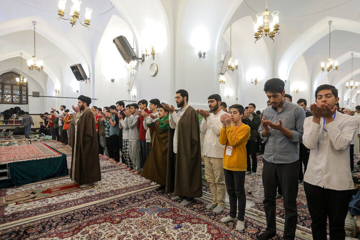 تقرير مصور/ اعتكاف شباب مؤمنين في الأيام الأخيرة من شهر رشعبان بمسجد تابع للحرم الرضوي في مشهد