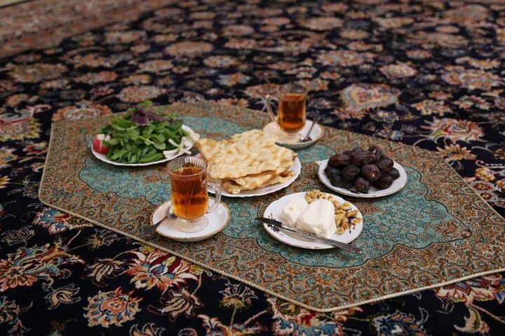 برپایی ۴۰ سفره افطاری ساده امام حسنی در آستانه اشرفیه
