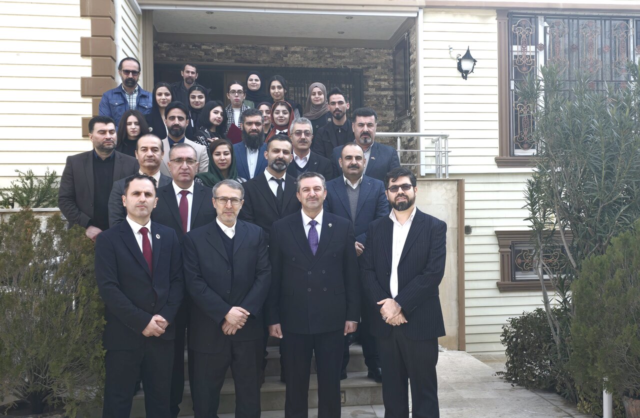 تقدیر از دانشجویان برتر رشته ادبیات فارسی در دانشگاه سلیمانیه عراق + تصاویر