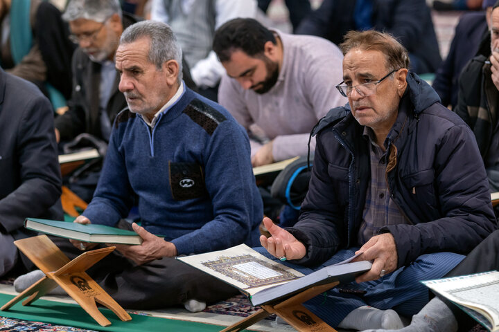 گزارش تصویری | ترتیل‌خوانی روزه‌داران در حرم امام رضا(ع)
