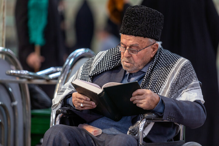 گزارش تصویری | ترتیل‌خوانی روزه‌داران در حرم امام رضا(ع)