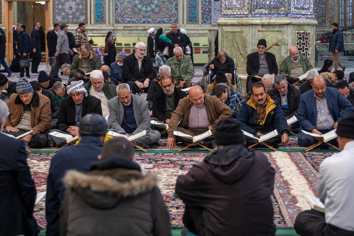 گزارش تصویری | ترتیل‌خوانی روزه‌داران در حرم امام رضا(ع)