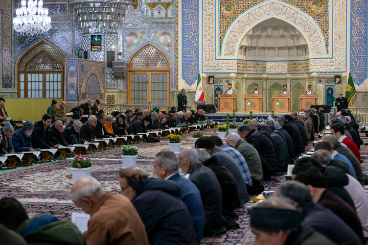 گزارش تصویری | ترتیل‌خوانی روزه‌داران در حرم امام رضا(ع)