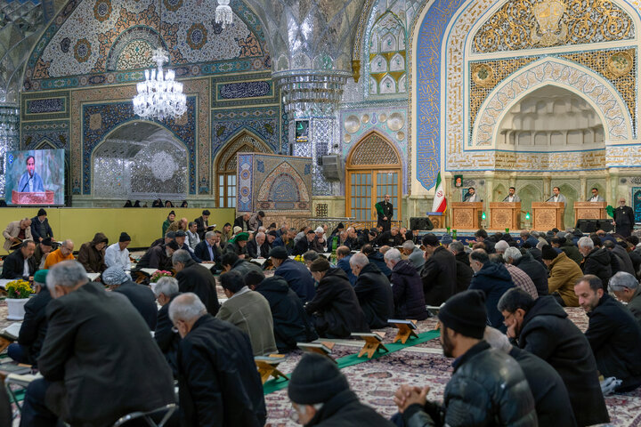 گزارش تصویری | ترتیل‌خوانی روزه‌داران در حرم امام رضا(ع)