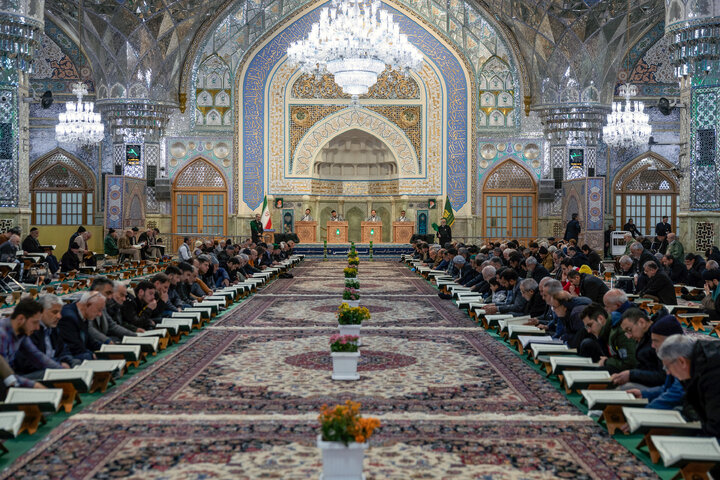 گزارش تصویری | ترتیل‌خوانی روزه‌داران در حرم امام رضا(ع)