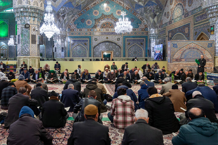 گزارش تصویری | ترتیل‌خوانی روزه‌داران در حرم امام رضا(ع)