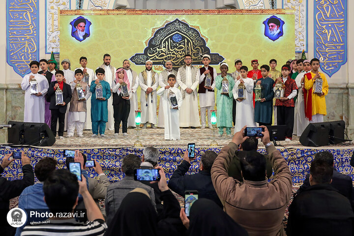 تقرير مصور/ أداء طقوس «هل هلالك یا رمضان» التقليدية في الحرم الرضوي الشریف