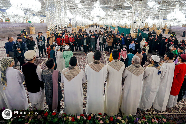 تقرير مصور/ أداء طقوس «هل هلالك یا رمضان» التقليدية في الحرم الرضوي الشریف