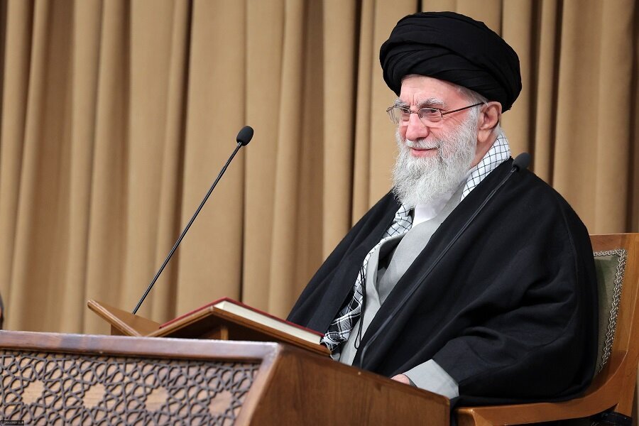 伊斯兰革命领袖:解决社会问题需回归《古兰经》/伊朗人民直面强权阵营 伊斯兰革命领袖:解决社会问题需回归《古兰经》/伊朗人民直面强权阵营