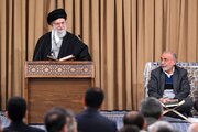 Imam Khamenei: O Alcorão contém orientações sobre como lidar com os poderes arrogantes do mundo