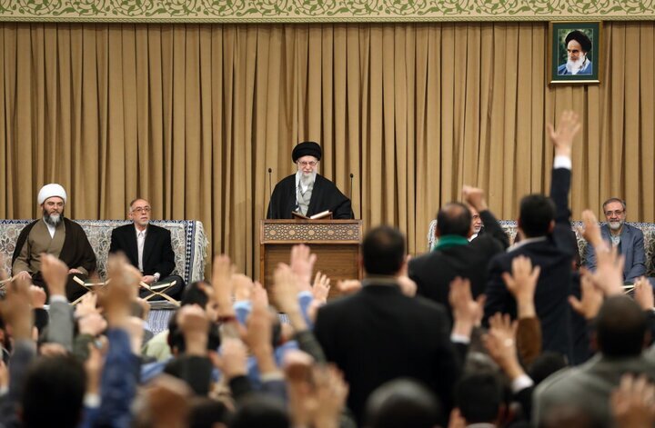ئایەتوڵا خامنەیی: گەلی ئێران بەرەڕووی بەرەیەکی بەربڵاوی مونافق و کافر بووەتەوە