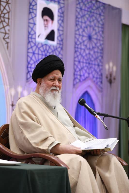 آیتالله علمالهدی: هدایت خداوند متعال نقطه مقابل منافع استکبار است/ رهبری با استدلال و استناد قرآنی مذاکره با آمریکا را صحیح ندانستند