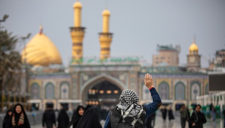 قطرات الغيث وأعين الزائرين.. مشهد رمضاني يروي القلوب عند مرقد الإمام الحسين (ع)