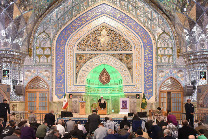 گزارش تصویری | توزیع افطاری سبک در حرم مطهر رضوی