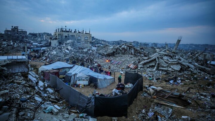 Rapora vîdyoyê | Malbata Filistînî li ser kavilên mala xwe fitarê dişkînin