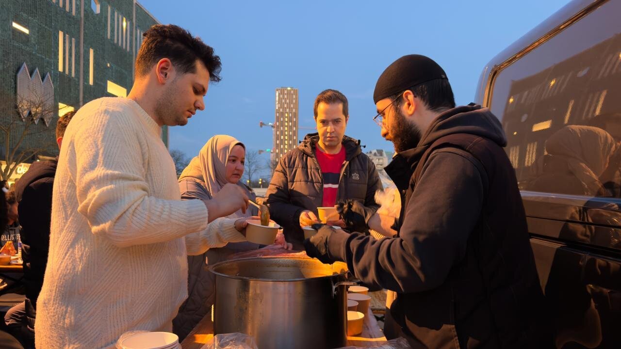 Podrška Palestini na iftaru na ulicama Eidenhovena u Nizozemskoj