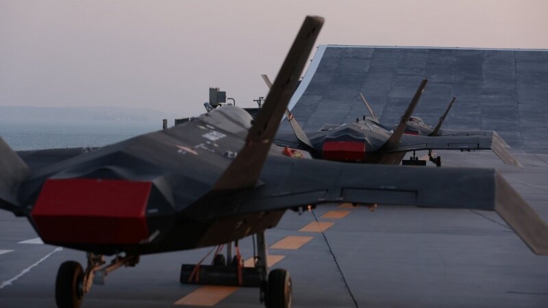 Jas 313 — новый реактивный бомбардировщик-беспилотник КСИР; ракеты, подаренные Британией Украине, вышли из строя