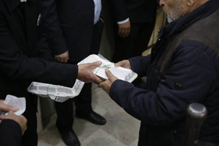 گزارش تصویری | سفره آسمانی به نیت شهدا