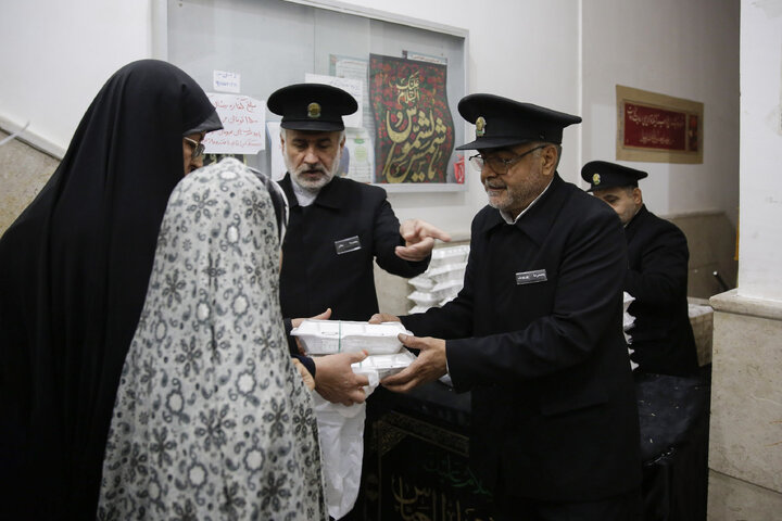 گزارش تصویری | سفره آسمانی به نیت شهدا