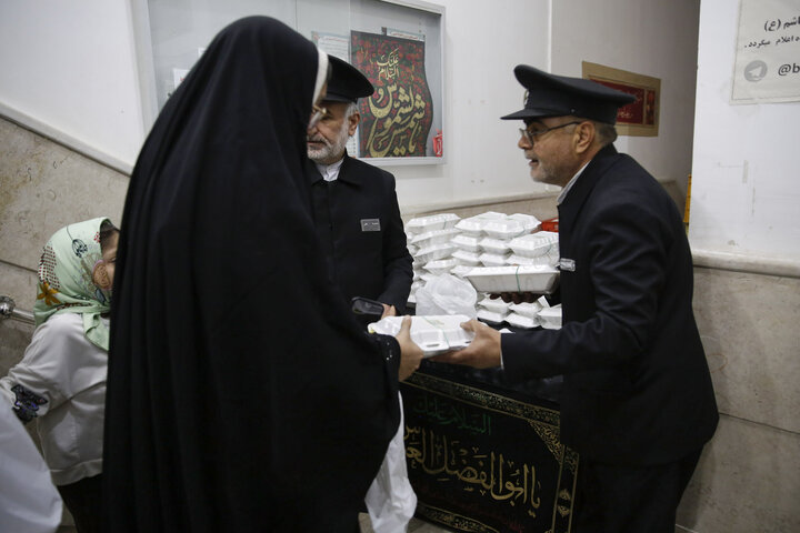 گزارش تصویری | سفره آسمانی به نیت شهدا