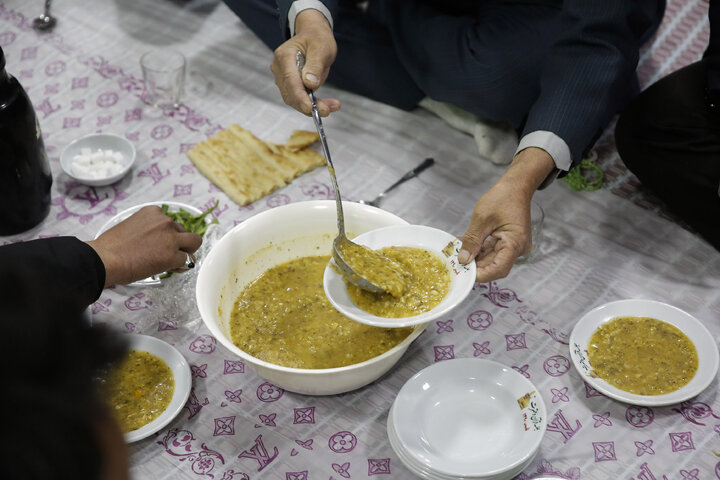 گزارش تصویری | سفره آسمانی به نیت شهدا