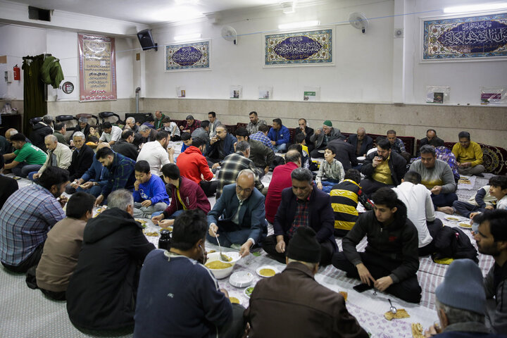 گزارش تصویری | سفره آسمانی به نیت شهدا