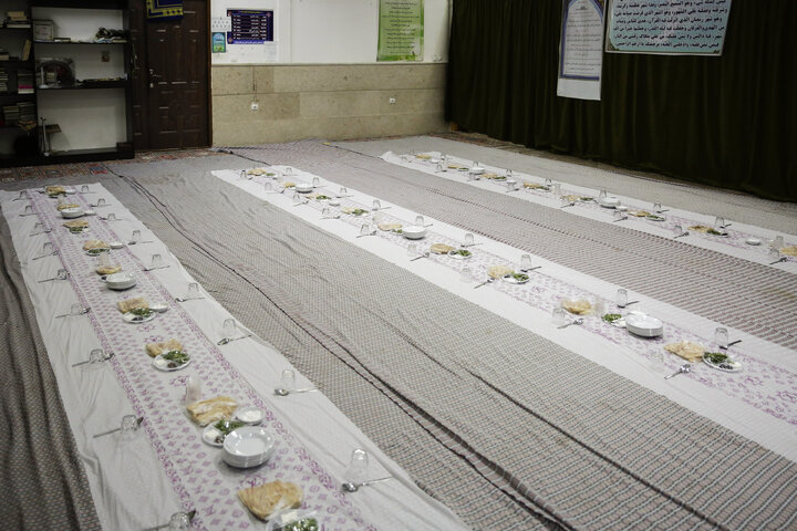 گزارش تصویری | سفره آسمانی به نیت شهدا