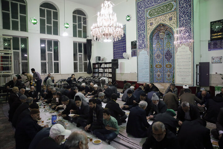 گزارش تصویری | سفره آسمانی به نیت شهدا