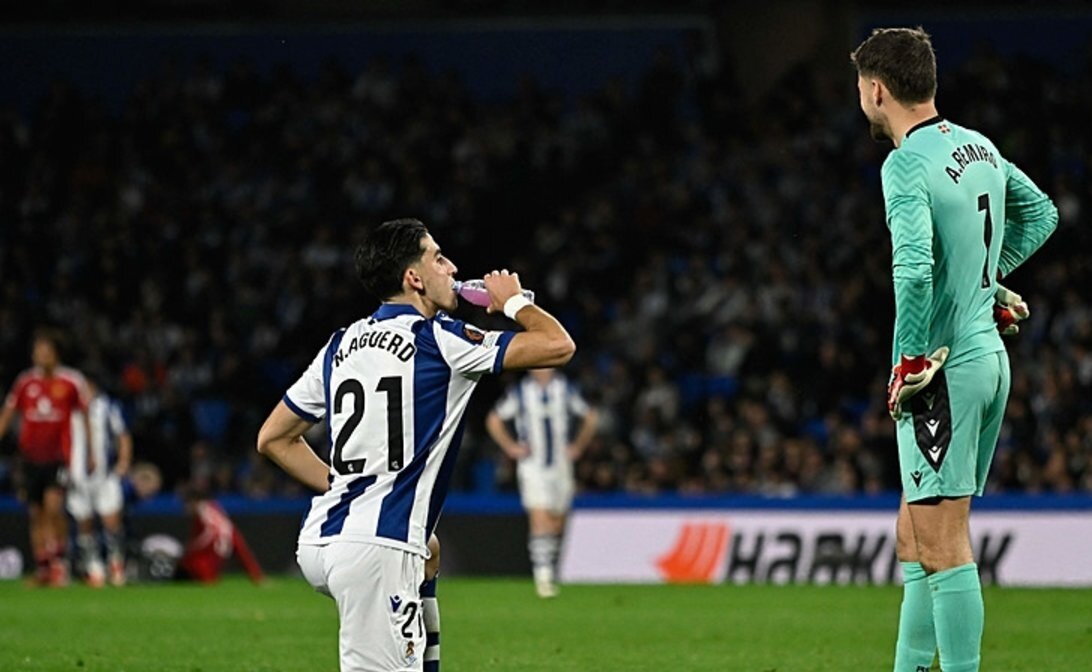 ویدیو| افطار فوتبالیست مسلمان در حین بازی در لیگ فوتبال اروپا