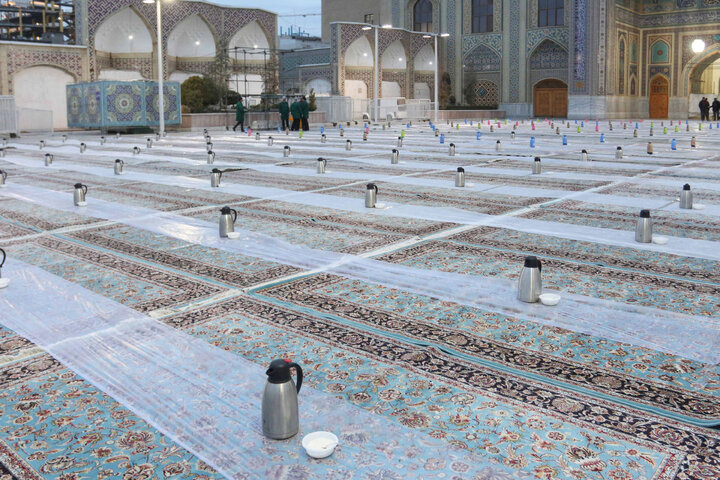 گزارش تصویری | مراسم افطاری طرح ضیافت اکرام رضوی در باب الکاظم علیه‌السلام