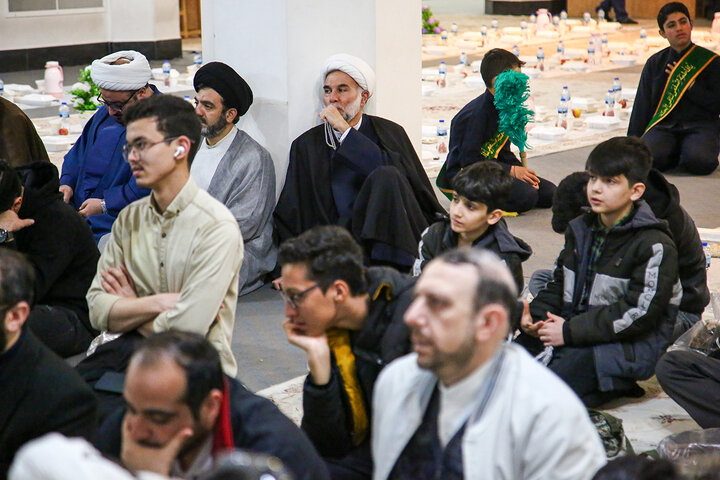 گزارش تصویری | دورهمی قرآنیان قم در ضیافت افطاری حرم حضرت معصومه(س)