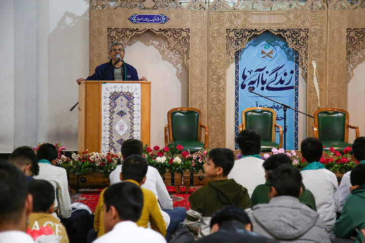 گزارش تصویری | دورهمی قرآنیان قم در ضیافت افطاری حرم حضرت معصومه(س)