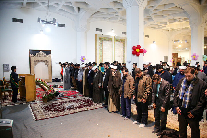 گزارش تصویری | دورهمی قرآنیان قم در ضیافت افطاری حرم حضرت معصومه(س)