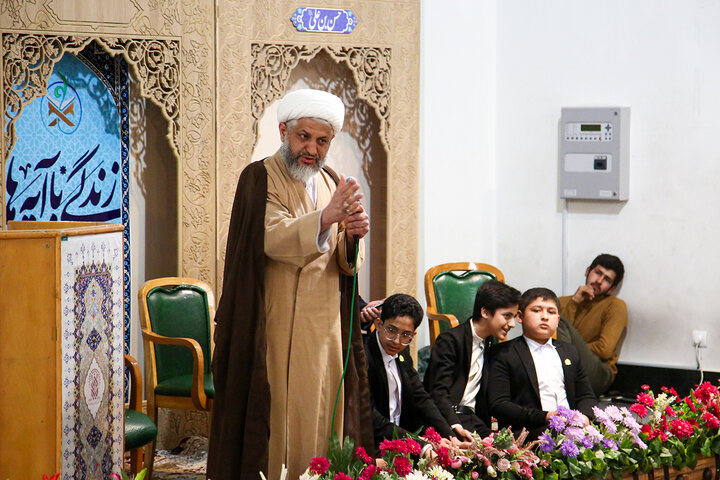 گزارش تصویری | دورهمی قرآنیان قم در ضیافت افطاری حرم حضرت معصومه(س)