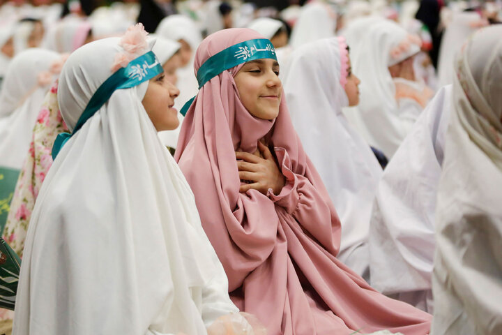 گزارش تصویری | ضیافت افطاری 2000 دانش‌آموزان دختر مشهدی