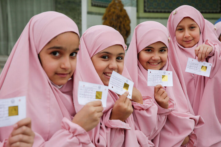 گزارش تصویری | ضیافت افطاری 2000 دانش‌آموزان دختر مشهدی